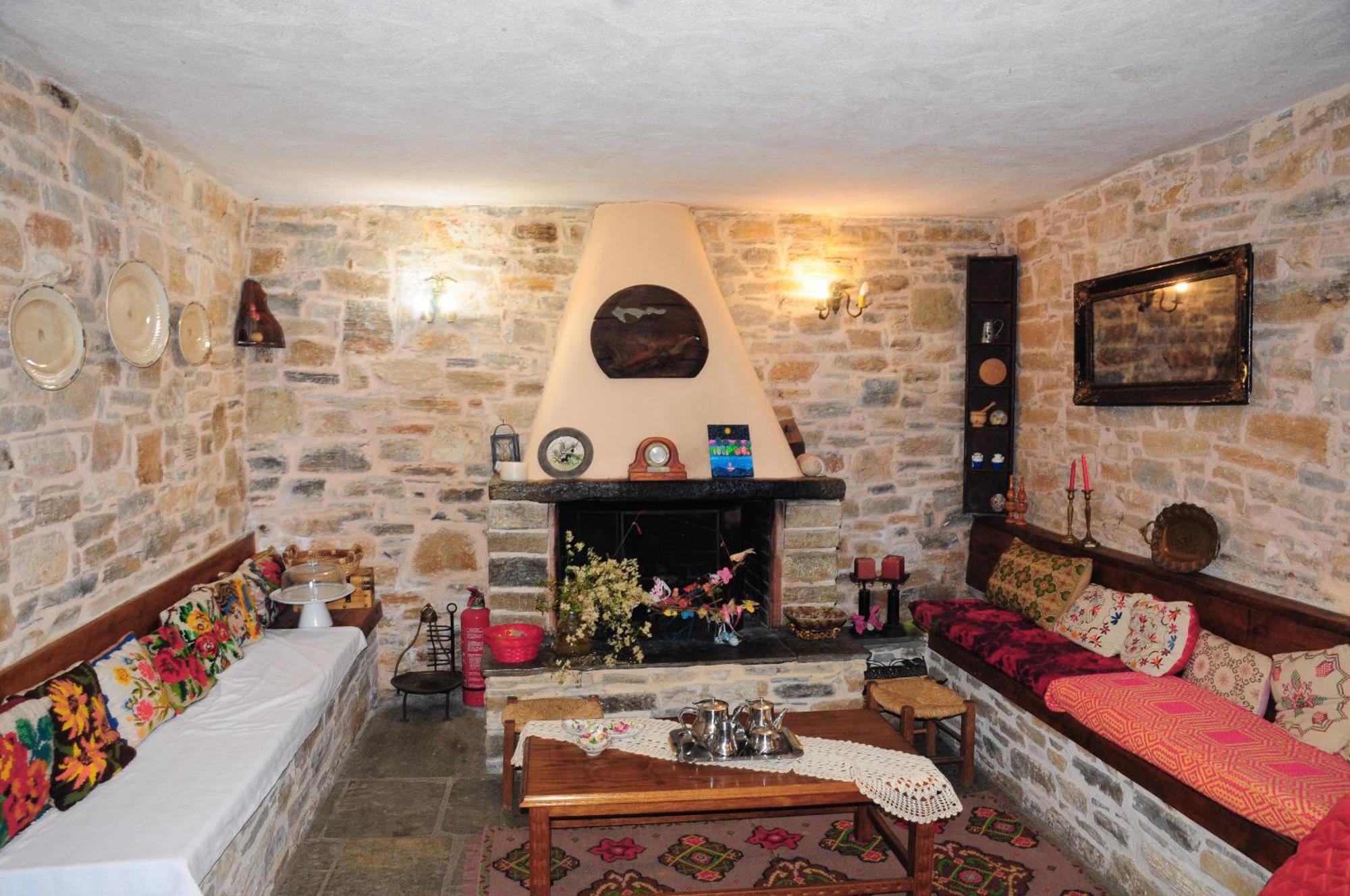 Archontiko Parisis Hotel Láfkosz Kültér fotó