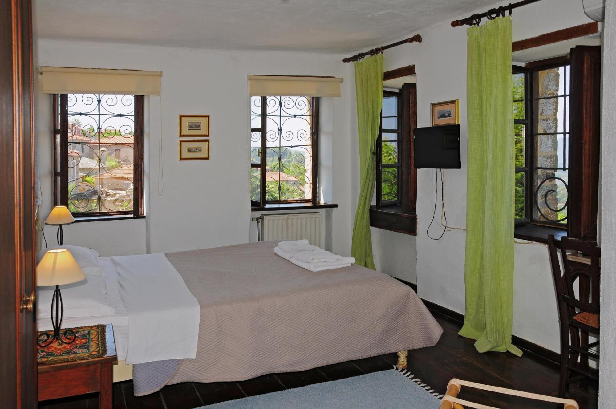 Archontiko Parisis Hotel Láfkosz Kültér fotó