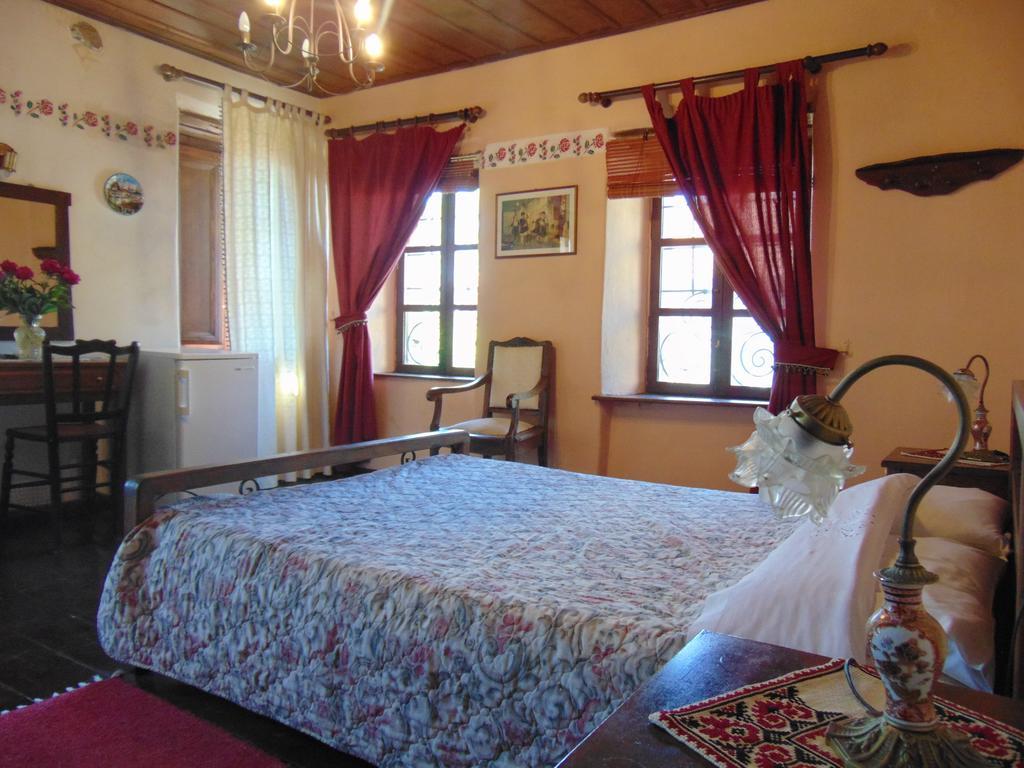 Archontiko Parisis Hotel Láfkosz Kültér fotó