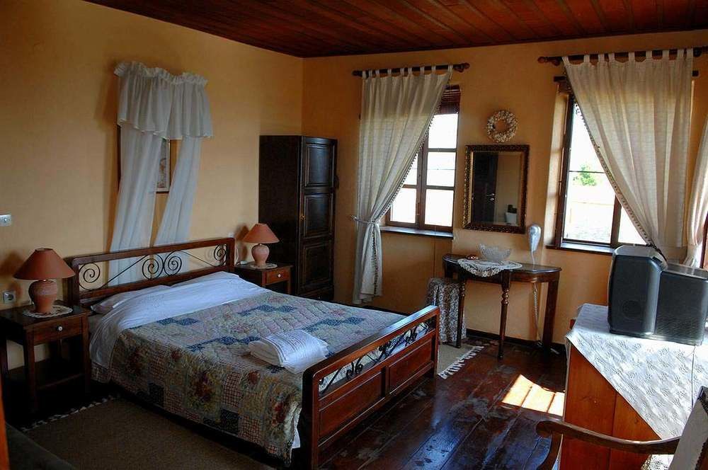 Archontiko Parisis Hotel Láfkosz Kültér fotó